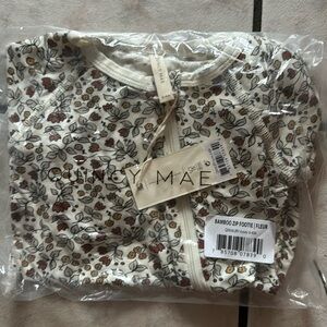 Quincy Mae Bamboo Zip Footie size 3-6M